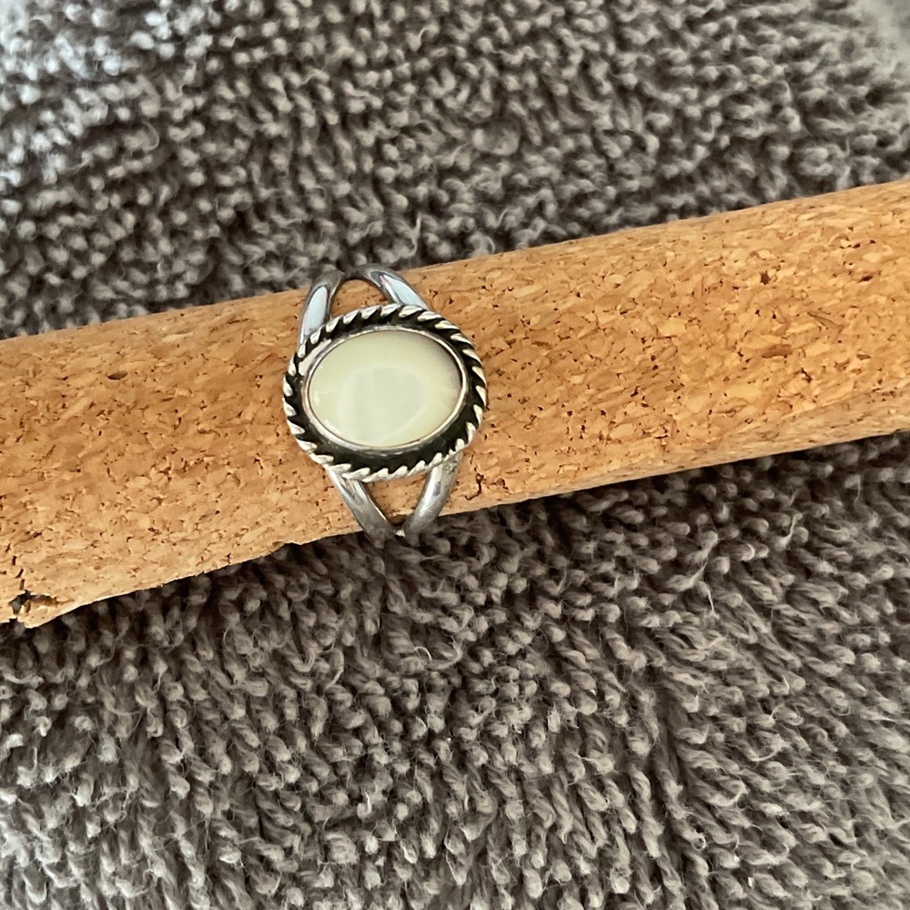 Mother of Pearl and  Silver Women's Ring
